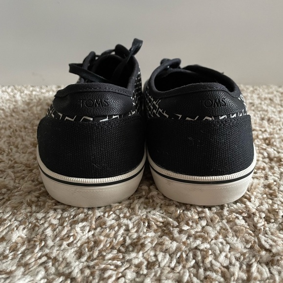 Toms Carlo Black and White Printed Canvas Sneaker Size 11 - Picture 9 of 11